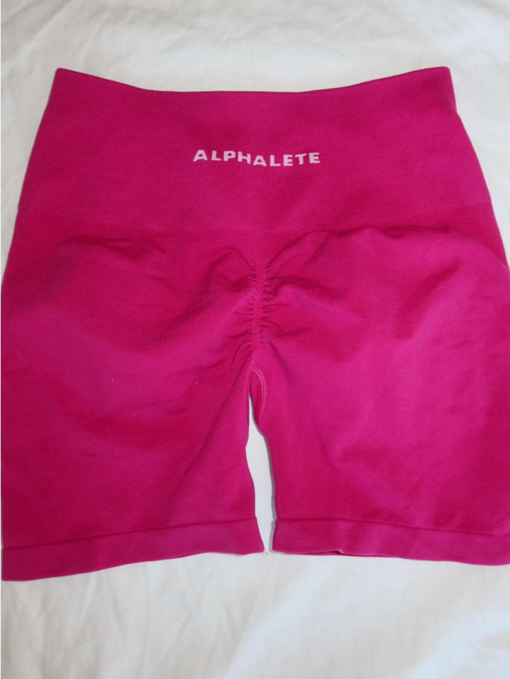 Alphalete amplify shorts 
Size small
Magenta